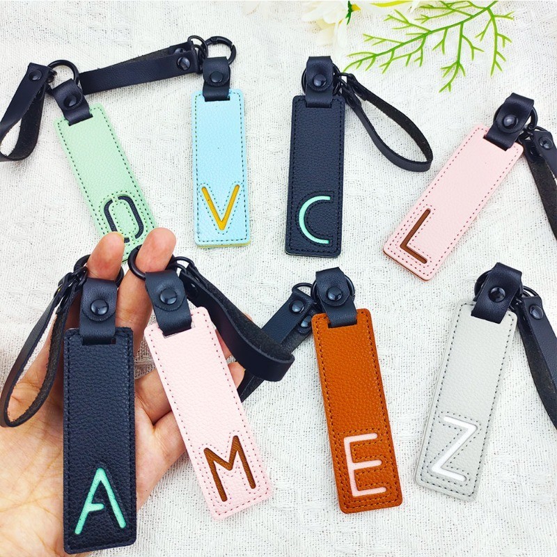 Monogram Keychain Leather - 클래식 PU 가죽 키체인 A-Z, 26